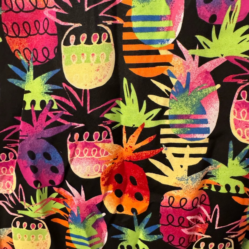 NEW Koi Basics Leslie Tiki Pineapple Large L scrub top green red women ladies - Picture 9 of 9